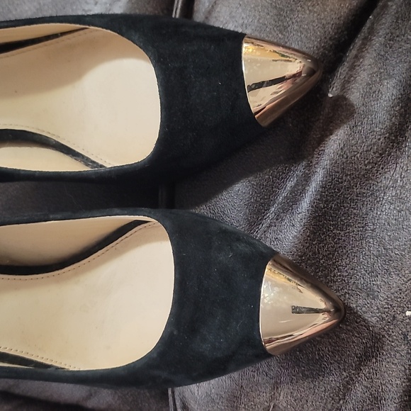 Vince Camuto vc signature Black suede Gold toe Stiletto Heels pumps 6.5 - Picture 4 of 6